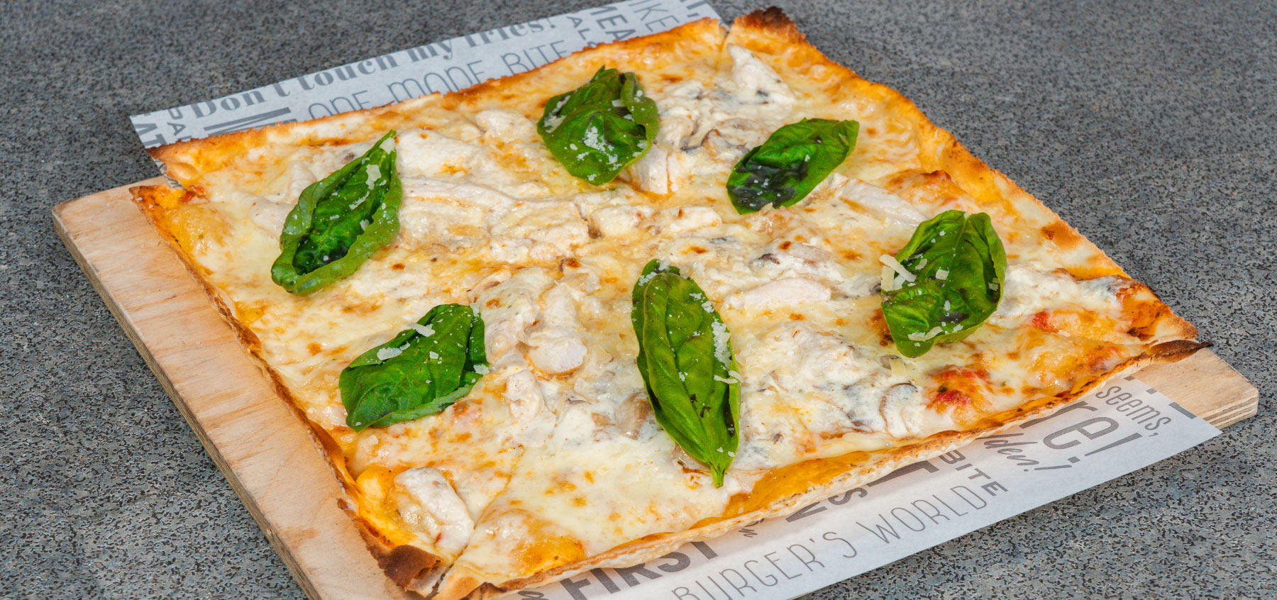 Pollo Alfredo Pizza