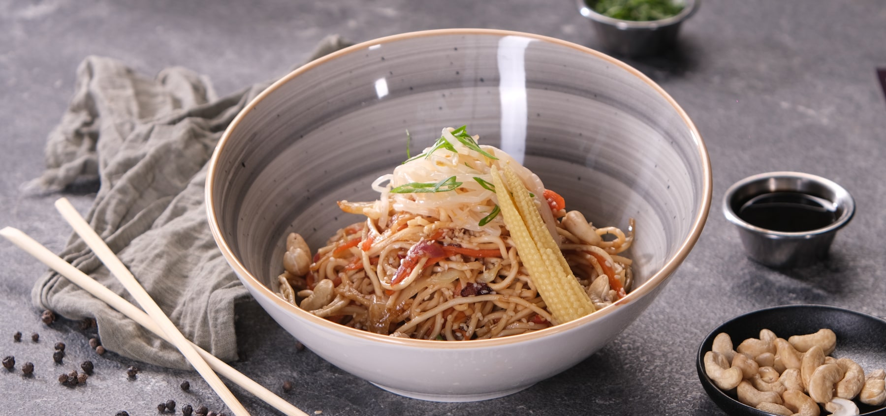 Sebzeli Cajun Fıstıklı Noodle