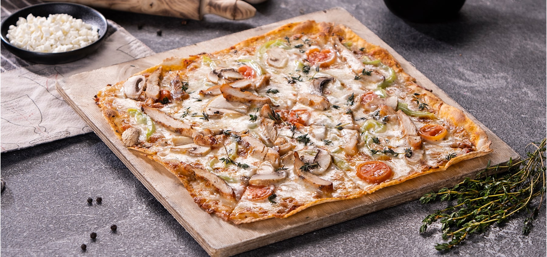 Taze Baharatlı Tavuklu Pizza