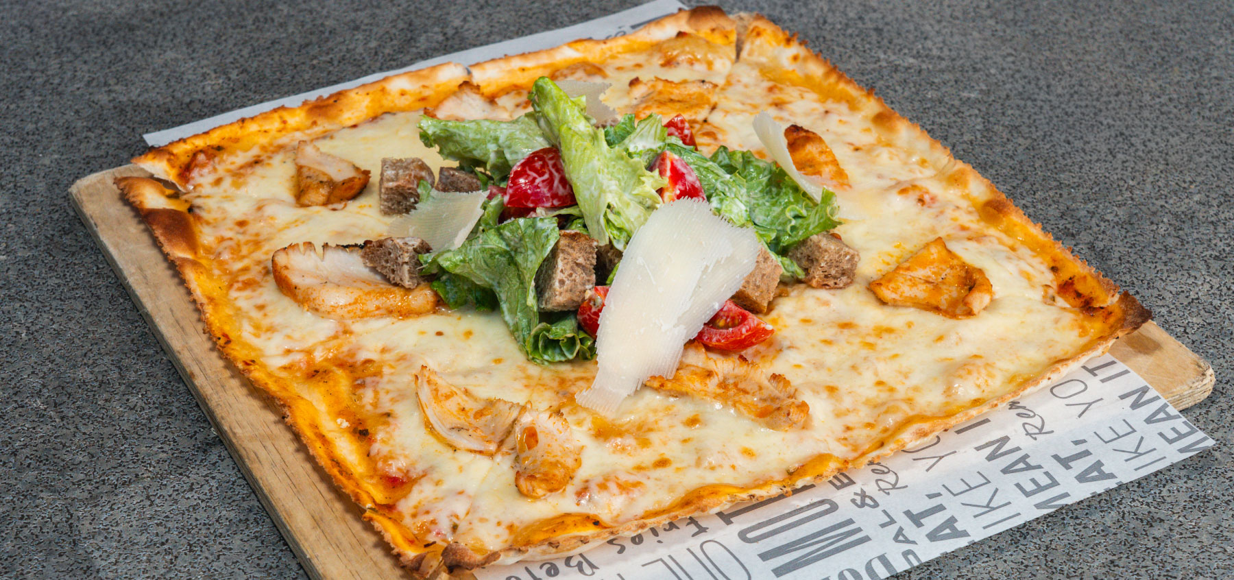 Sezar Soslu Tavuklu Pizza